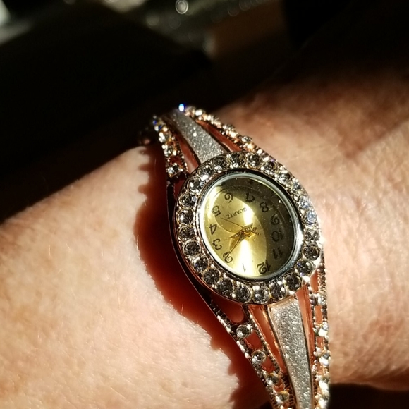 Sparkling Bangle watch - Picture 3 of 9